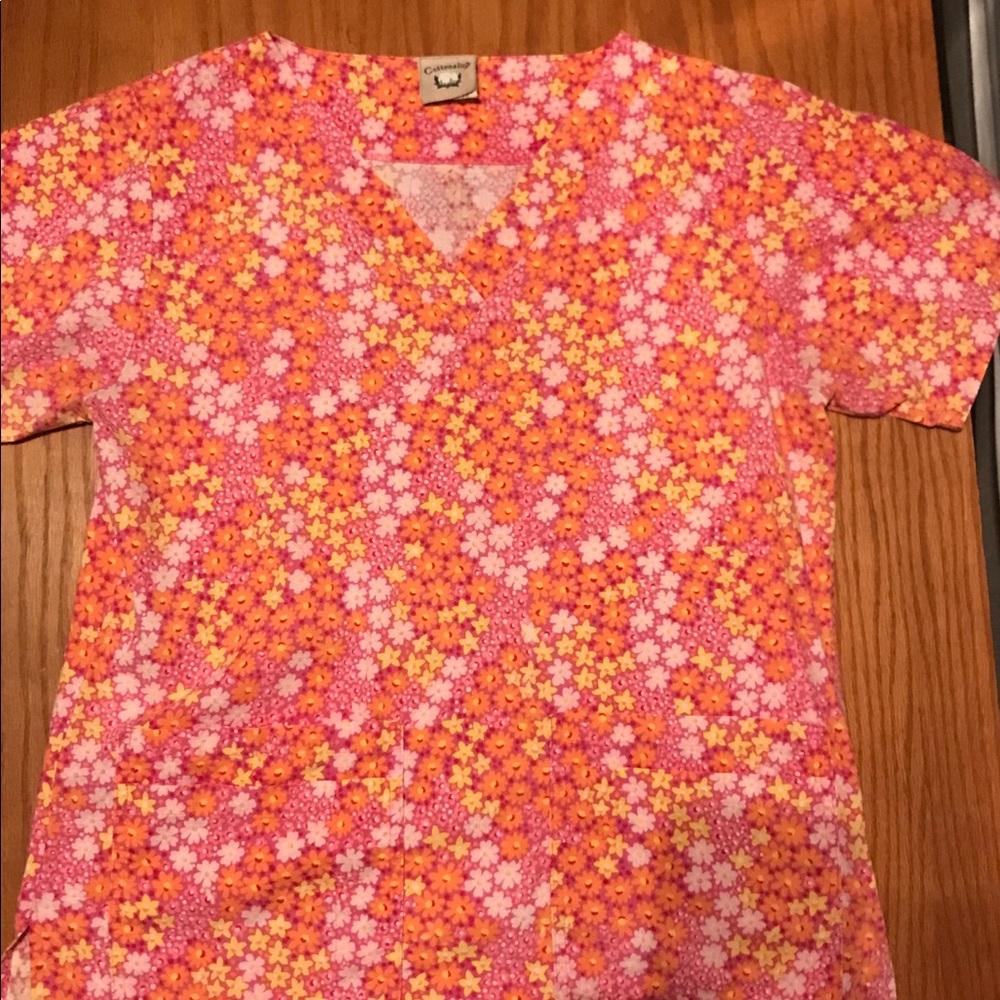 Scrub top
